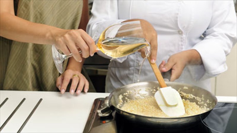 mikra-mustika-gia-na-epileksete-to-katallilo-krasi-gia-to-mageirema