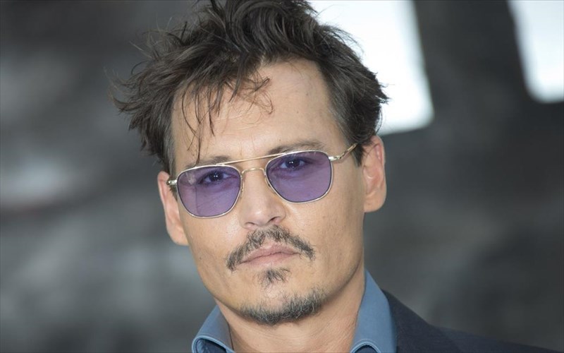 ti-trexei-me-tin-tainia-tou-Johnny-depp-gia-ton-fono-tou-notorious-big