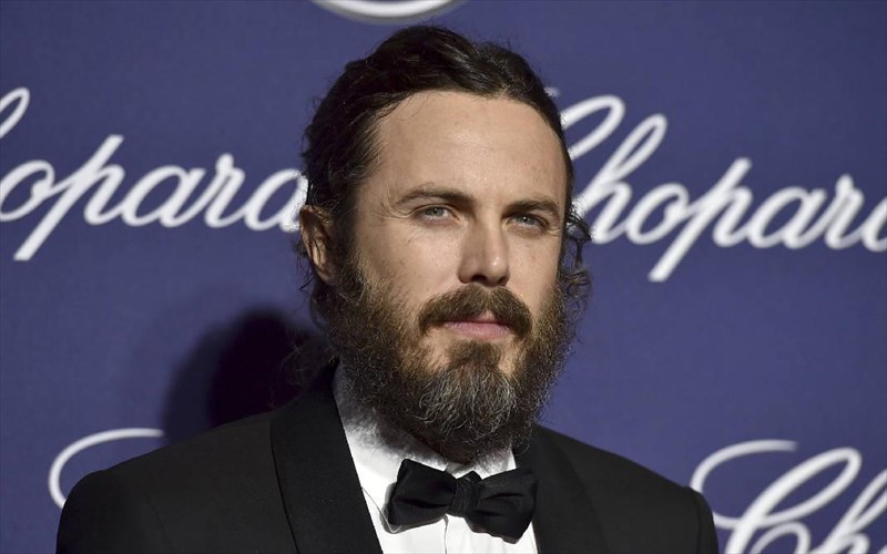 o-casey-affleck-apologithike-gia-tin-antiepaggelmatiki-sumperifora-tou
