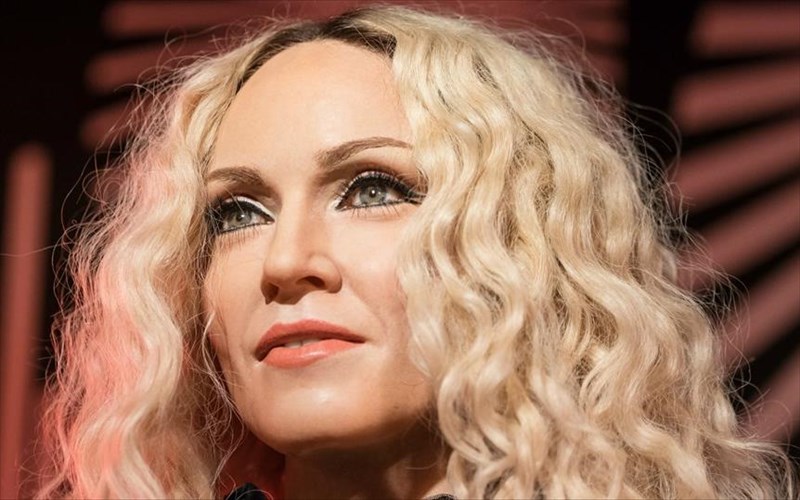 madonna-ola-einai-toso-tupopoiimena-pia-kai-oloi-akougontai-to-idio