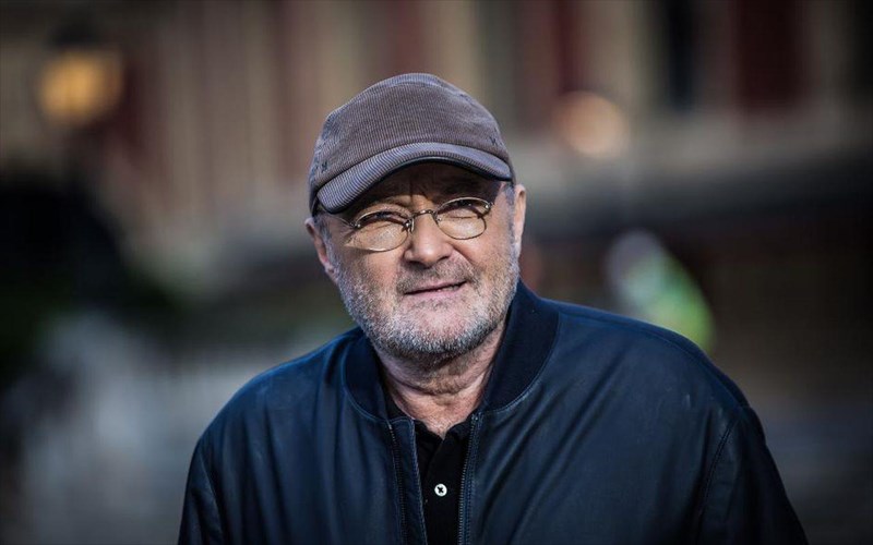 o-phil-collins-leei-nai-stin-epanenosi-ton-genesis-upo-enan-oro