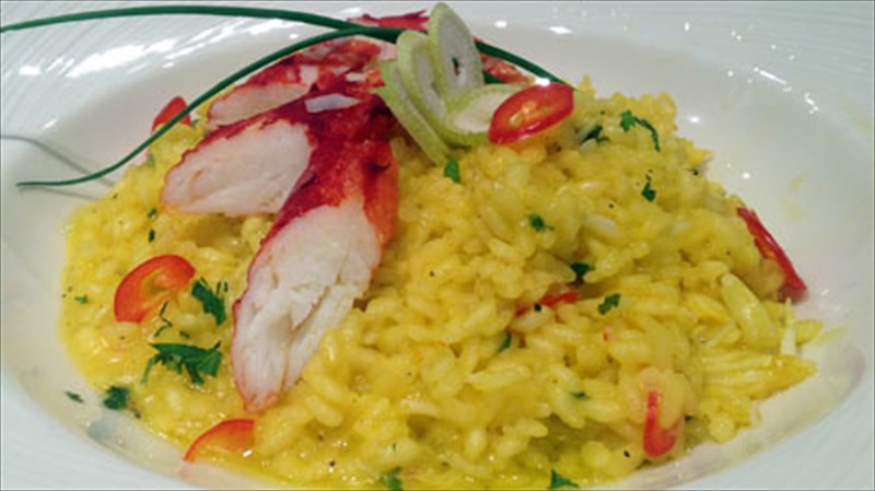 o-chef-tou-estiatoriou-pasaji-mageireuei-gia-to-clicklife