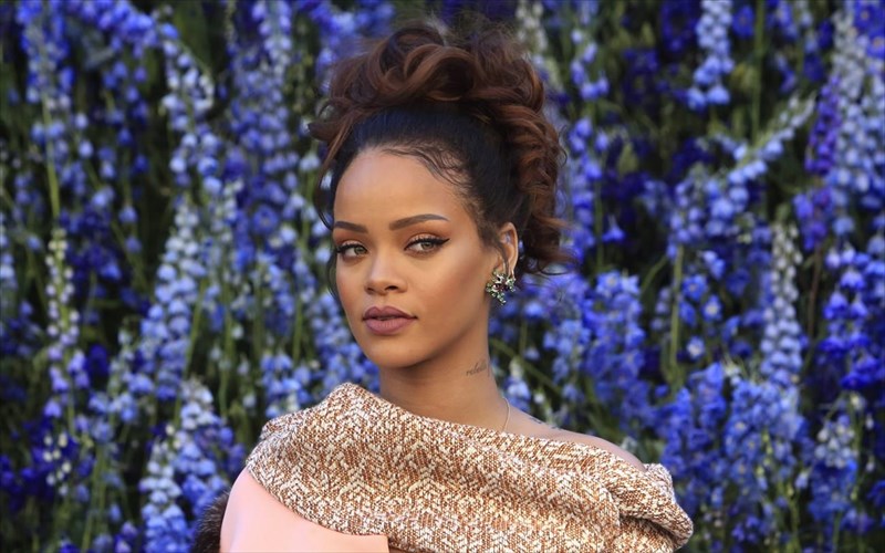 se-peripou-duo-mines-tha-kukloforisei-to-ntokimanter-gia-tin-rihanna