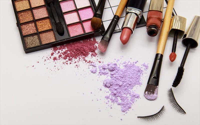 me-mia-paleta-to-makigiaz-ginetai-paixnidi