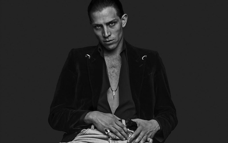 antisumbatika-portraita-tou-coutayarme-kosmimata-tou-mina-sto-mpenaki