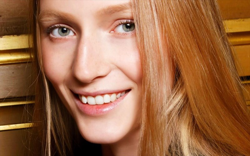 poios-den-thelei-xamogelo-pou-astraftei