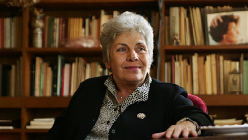 kiki-dimoula-timi-se-mia-spoudaia-thraseia-logoklopo