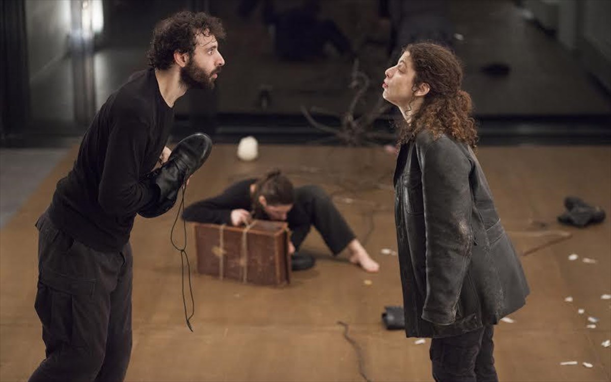 perimenontas-ton-gkonto1