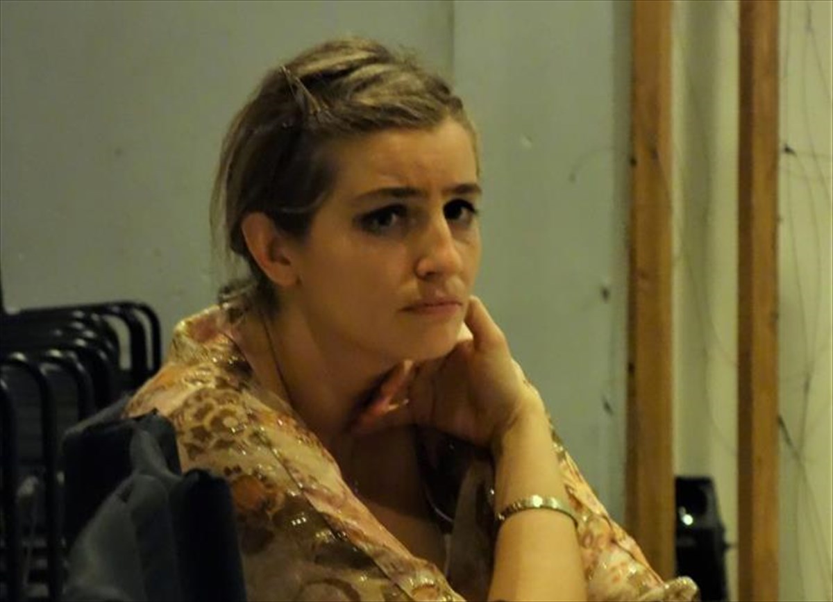 tha-oneireuesai-pali-mia-kainouria-foresia