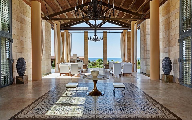 democracy-and-books-weekend-me-epifaneis-omilites-stin-costa-navarino