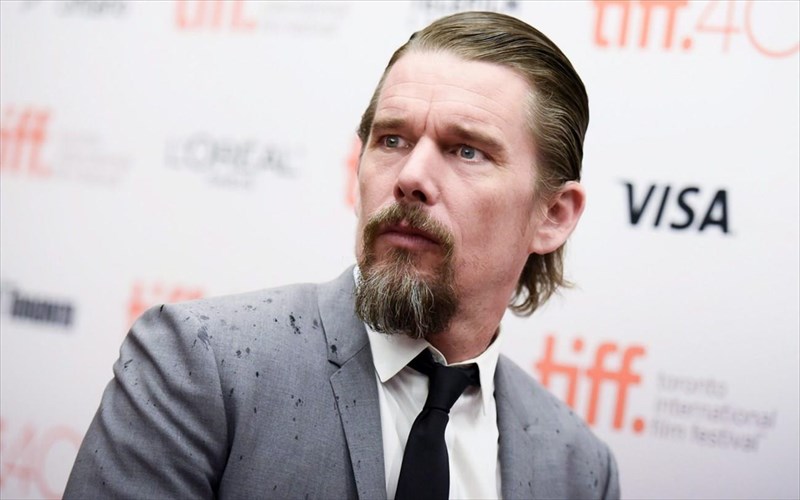 o-ethan-hawke-oi-filoi-tou-kai-mia-diskografiki-etaireia