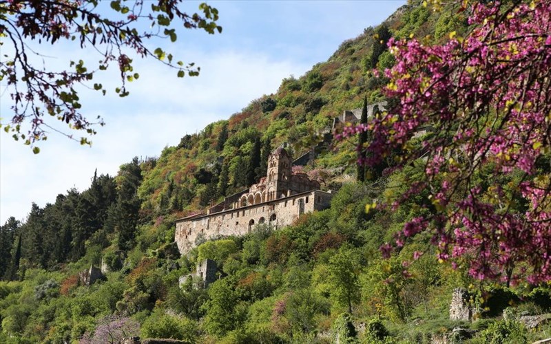 pezoporia-stin-kastropoliteia-tou-mustra