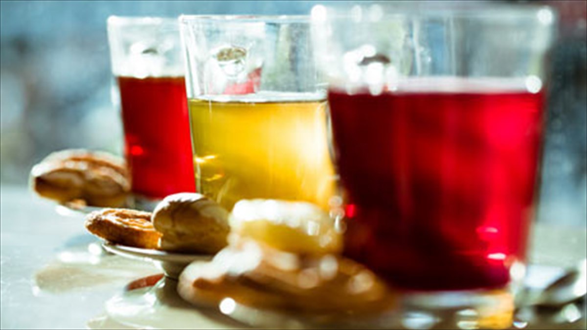 aromatiko-tsai-kai-sokolata-me-thea-tin-pl-suntagmatos