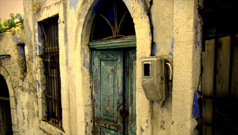 tote-pou-to-parelthon-xromatise-to-paron