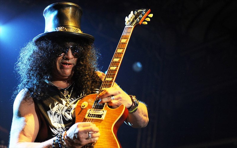 slash-orismena-tragoudia-ton-guns-n-roses-einai-kapos-seksistika