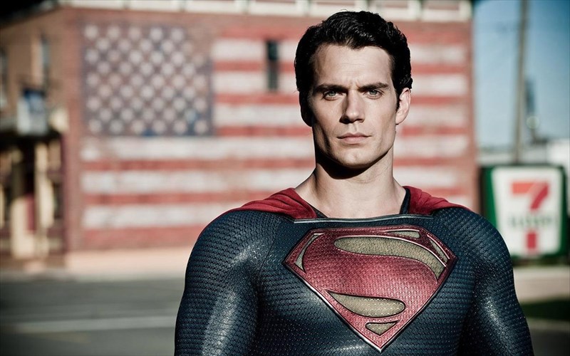 o-henry-cavill-krema-tin-mperta-tou-superman