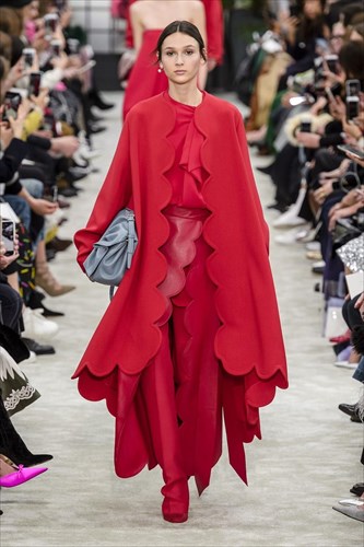 otan-ta-paramuthia-zontaneuoun-stin-pasarela