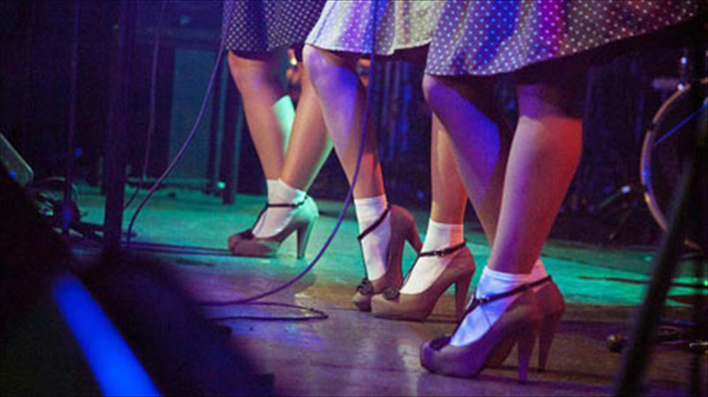 9-adelfes-psuxes-me-funk-kai-soul-akousmata-sto-faust-adelfes-psuxes-me-funk-kai-soul-akousmata-sto-faust