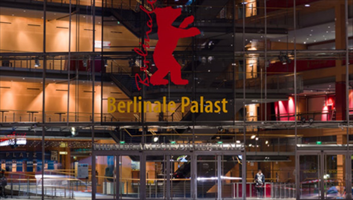 63o-festibal-kinimatografou-berolinou-poies-tainies-diedikoun-ti-xrusi-arkto