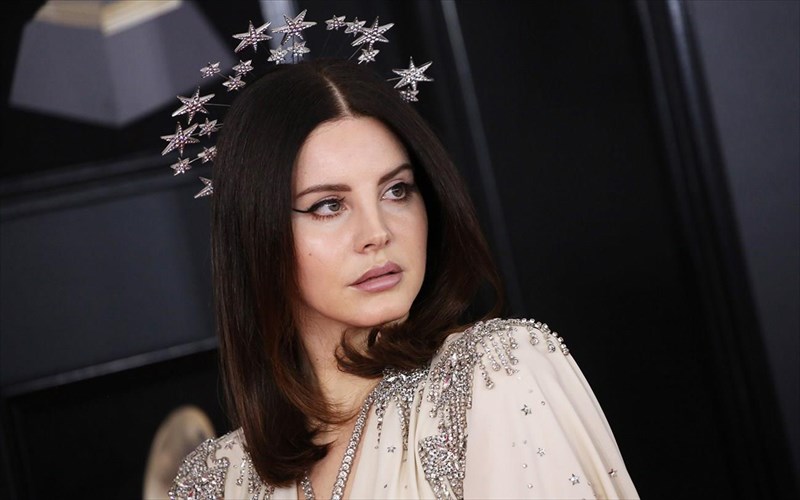 akouste-to-neo-single-apo-tin-lana-del-rey