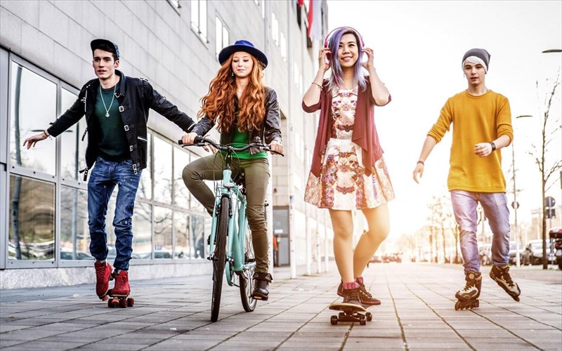 apo-poia-ilikia-mporoun-na-bafontai-ta-koritsia