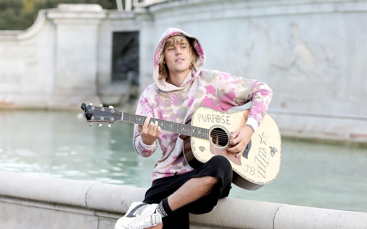 Justin Bieber, κιθαρα Justin-bieber-kithara