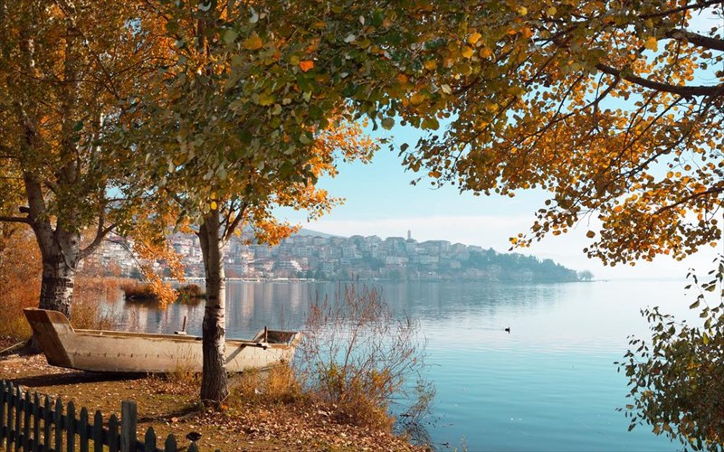 pos-fthinoporiazei-stin-ellada-to-anakaluptoume-me-deka-fotografies