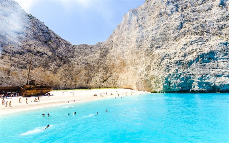 to-nauagio-tis-zakunthou-anoigei-kai-pali