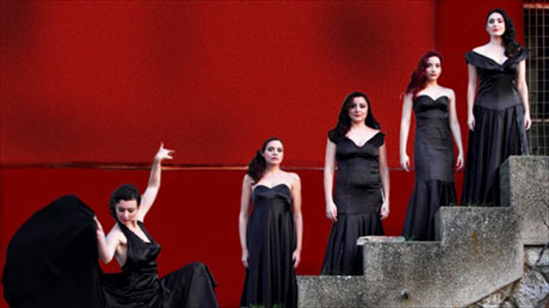 ispanikes-kokkines-nuxtes-sto-half-note