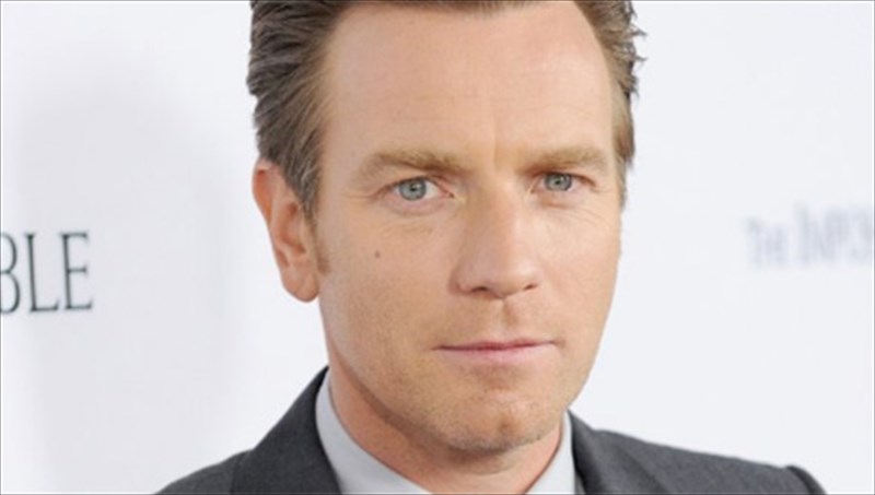 o-ewan-macgregor-ston-muthistorimatiko-kosmo-tou-John-le-carre