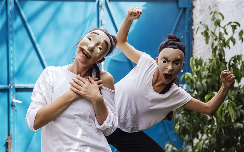 to-nisi-ton-sunaisthimaton-tou-xorxe-mpoukai-sti-skini-tou-104