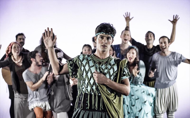 o-prigkipas-kai-o-ftoxos-egkainiazoun-to-neo-spiti-tou-mikrou-ethnikou-ftoxos-egkainiazoun-to-neo-spiti-tou-mikrou-ethnikou