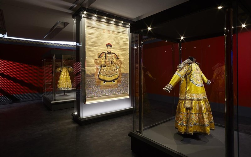 nees-parousiaseis-me-eidi-apo-ta-kleista-diamerismata-tou-autokratora-tis-kinas-qianlong-stin-akropoli