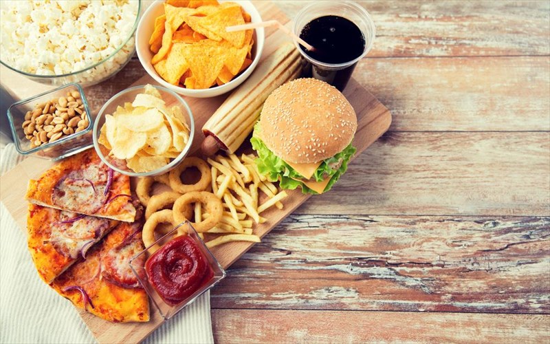ti-tha-sumbei-ston-organismo-mas-an-trome-mono-fast-food