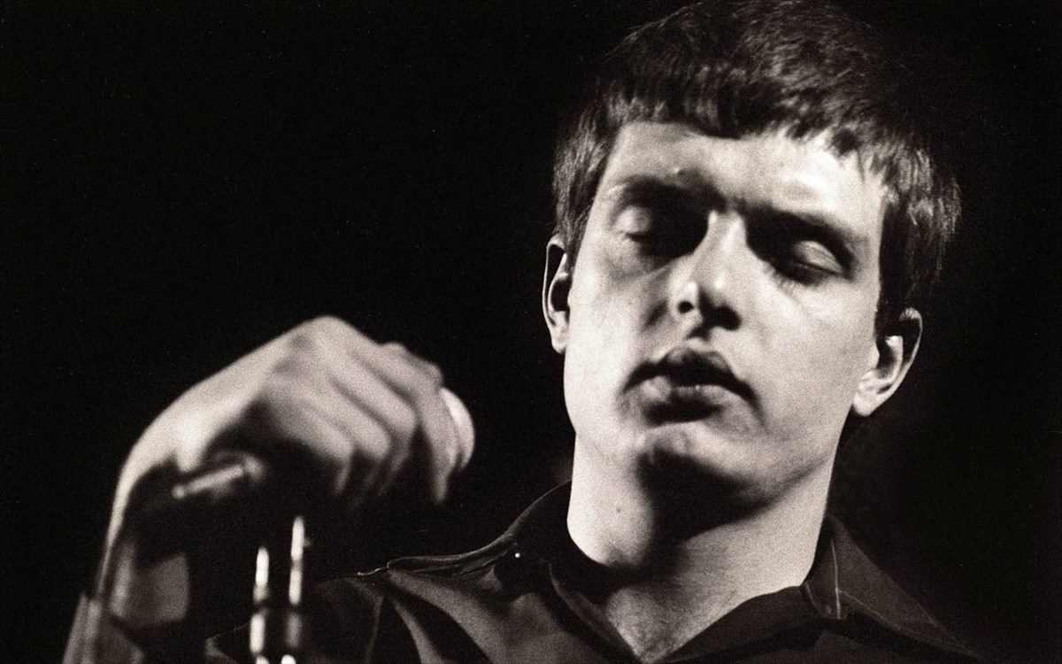 ian-curtis-Joy-division