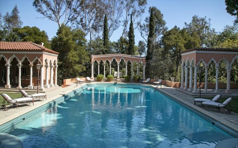 pos-moiazei-to-spiti-pou-perasan-ton-mina-tou-melitos-o-Jfk-kai-i-Jackie-Jackie