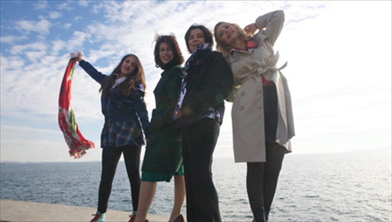 me-dunami-apo-tin-kifisia-sto-theatro-roes