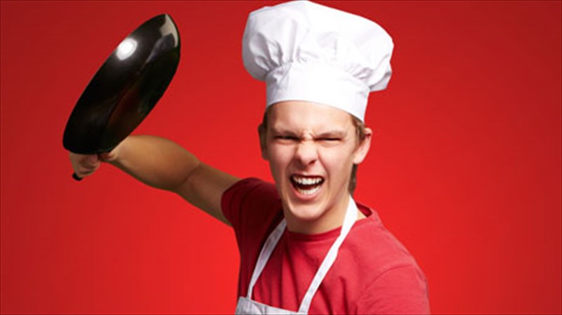 ta-10-pio-sunithismena-lathi-ton-antron-stin-kouzina