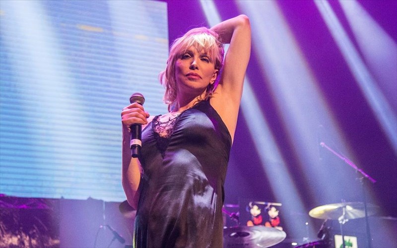 erxetai-i-nea-seira-rouxon-apo-tin-courtney-love-nea-seira-rouxon-apo-tin-courtney-love