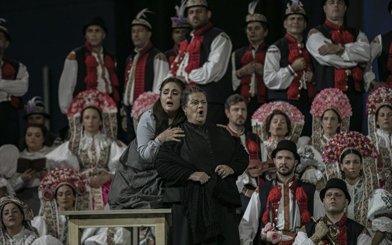 brethikame-stis-probes-tis-genoufa-tis-ethnikis-lurikis-skinis