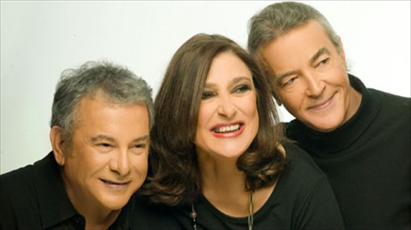 tragoudia-pou-epimenoun-apo-treis-ksexoristes-fones