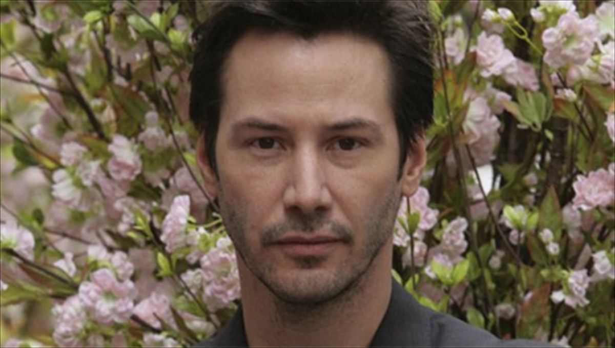 o-keanu-reeves-anakrinei-tin-afrokrema-tou-xoligount