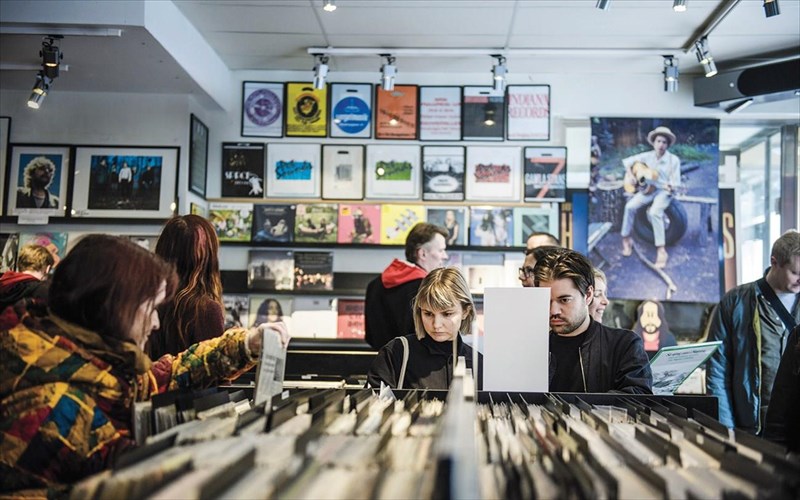 i-fetini-black-friday-apaitei-mia-bolta-se-diskadiko