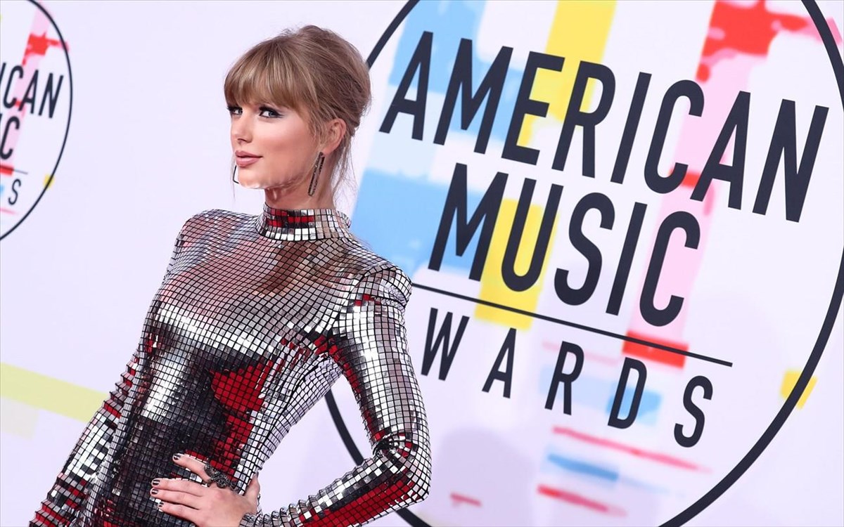 ama-2018-taylor-swift