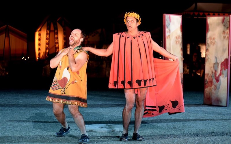 kritiki-mias-parastasis-me-sostes-isorropies