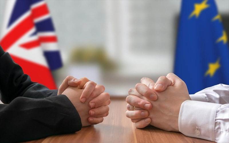 to-brexit-apeilei-tous-xristes-ton-netflix-kai-spotify