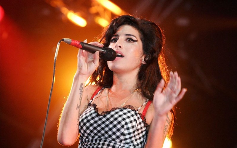 i-zoi-tis-amy-winehouse-sti-megali-othoni
