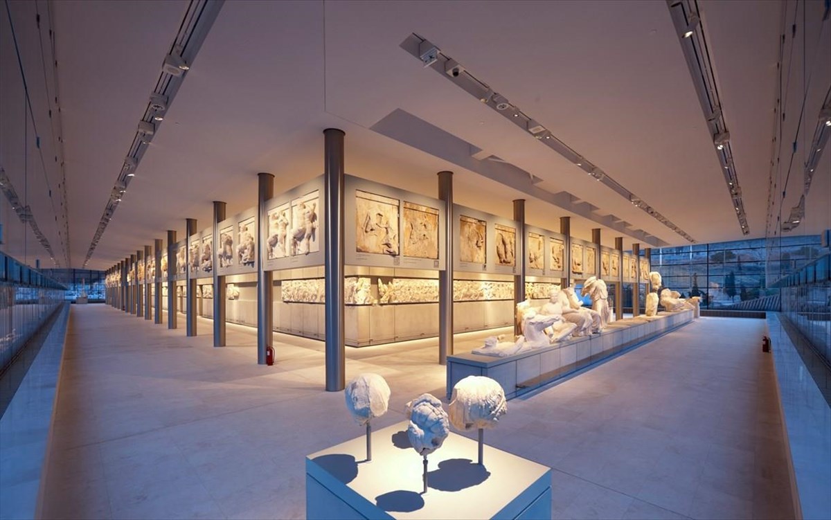 h-aithousa-tou-parthenona-mouseio-akropolis
