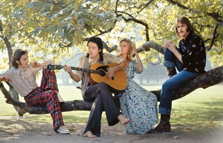 o-paul-mccartney-epanekdidei-tous-duo-protous-diskous-ton-wings