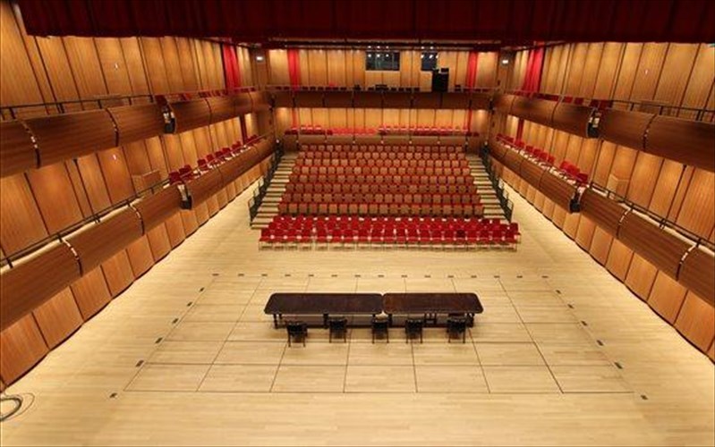 akroasi-apo-tin-els-gia-ermineutes-ano-ton-65-eton